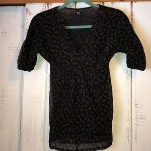 Flattering Vneck blouse. Dressy